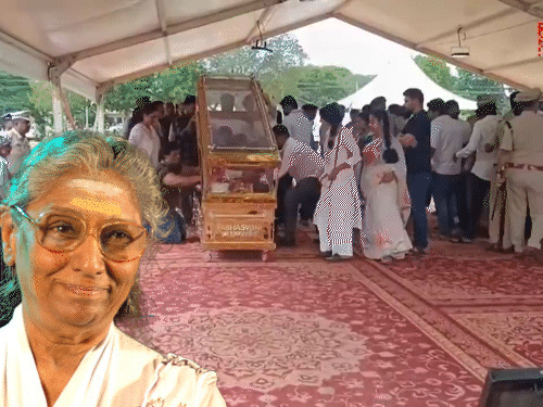 एस जानकी का पूरा नाम सिस्टला श्रीराममूर्ति जानकी था। - भास्कर इंग्लिश