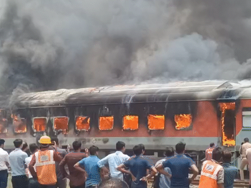 Fire Breaks Out in Train Coach at Sabarmati Kaligam Yard | Ahmedabad News