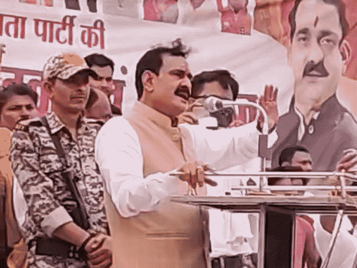 नरोत्तम मिश्रा ने बीजेपी कार्यकर्ताओं से कहा- बदला कांग्रेस से लेना है, बीजेपी से नहीं. - भास्कर इंग्लिश