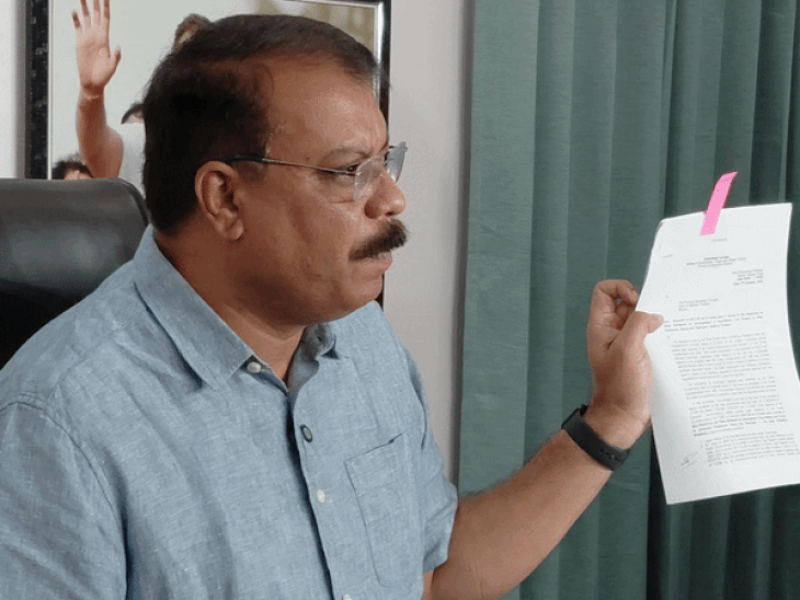 उमंग सिंघार ने भोपाल में अपने आवास पर प्रेस कॉन्फ्रेंस कर सरकार और बीजेपी पर आरोप लगाए. - भास्कर इंग्लिश