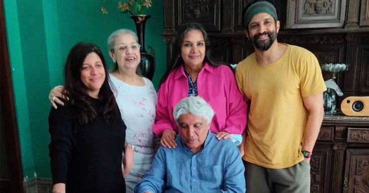 वर्षों से, फरहान और ज़ोया ने शबाना के साथ मधुर संबंध साझा करना जारी रखा है। साथ ही कई मौकों पर पूरे परिवार को एक साथ खुशी-खुशी स्पॉट किया गया है.