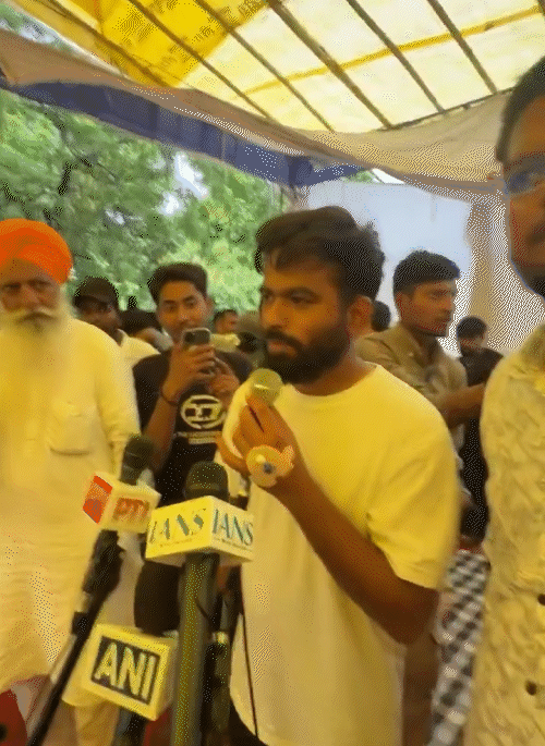Dipke took the mike and told the protesters present at Jantar Mantar that the resignation has been done.