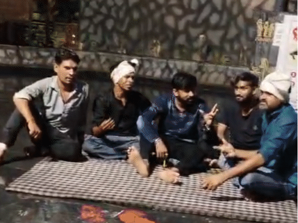 5 छात्रों से शुरू हुए विरोध प्रदर्शन में रोजाना छात्र जुटते थे. - भास्कर इंग्लिश