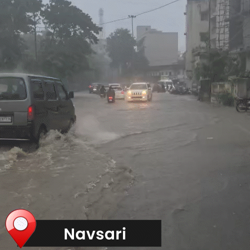 City flooded in just 15 minutes, motorists stranded.