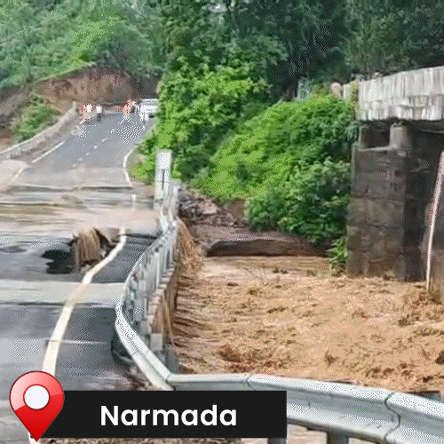 Youth rescued from water in Gauchariya village of Tivkwada, Rajpipla-Sisodra road washed away.