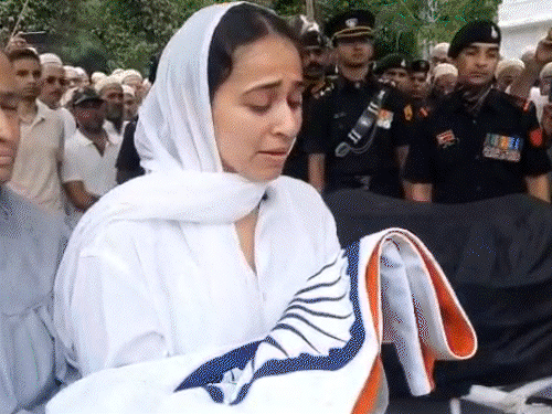 Major Hamza had died in a road accident in Jaisalmer. He was laid to rest on Sunday. - Bhaskar English