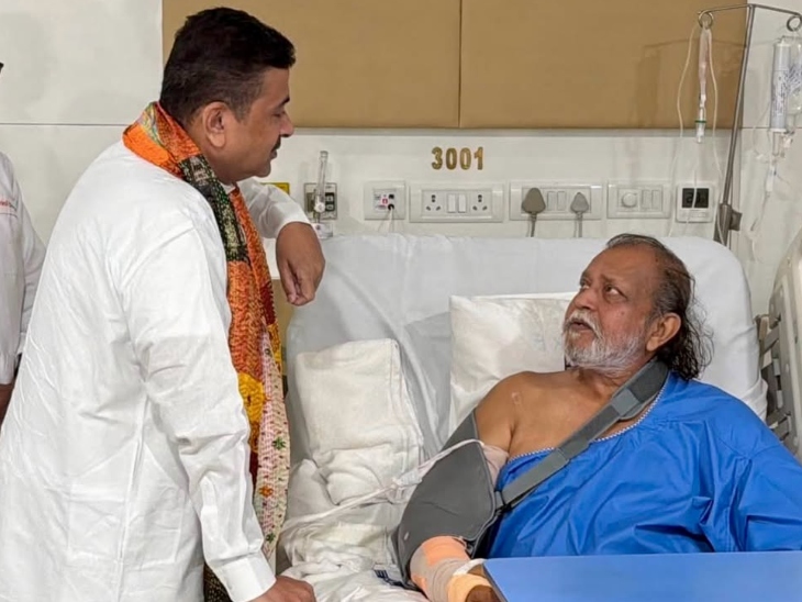 Chief Minister Suvendu meeting Mithun at the hospital. - Bhaskar English