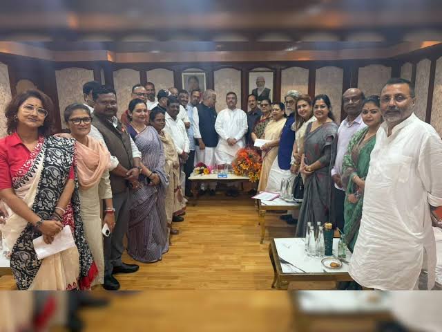 TMC rebel MPs meet CM Suvendu Adhikari amid speculation over a possible political realignment in Bengal. File photo.