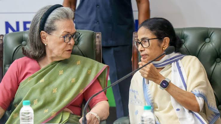 Mamata Banerjee discuss future electoral strategy amid speculation over a possible alliance with the Congress. File photo.