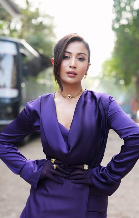 Shreya Kalra was born on January 14, 1997, in Indore.