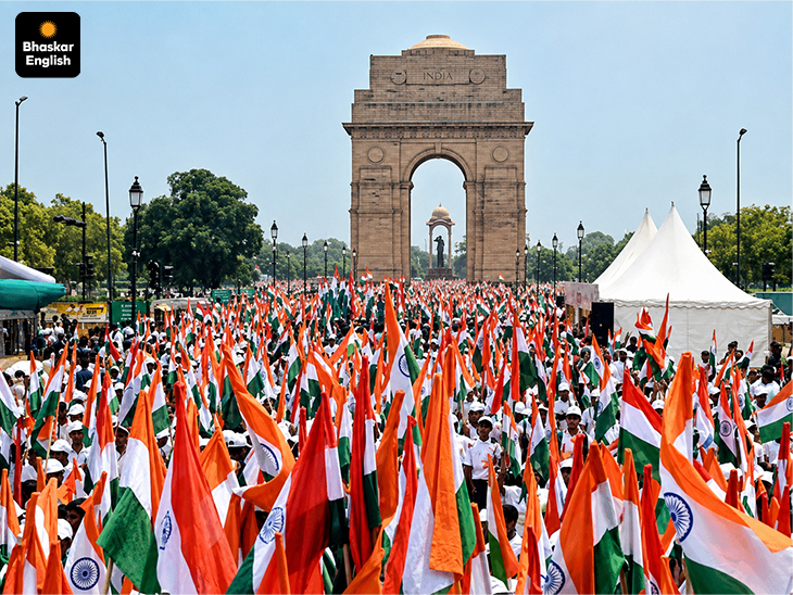 Children participate in a Tiranga Yatra at India Gate. (Photo:ANI)