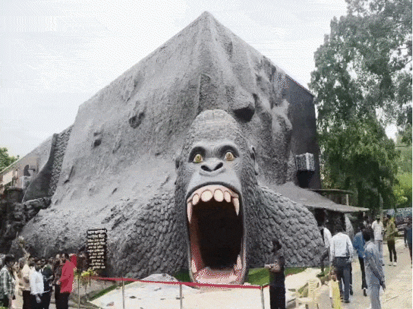 Entry to the zoo will be through the mouth of a gorilla; here, there will be an experience ranging from rain and fog to shaking seats. - Bhaskar English
