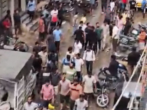 Surat Embroidery Workers Strike; Demand Sunday Holiday | Textile Hub Protest