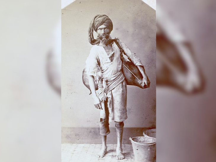 British-era Vistiwalas carried heavy leather Moshoks through Kolkata’s streets, serving homes, markets and colonial establishments.
