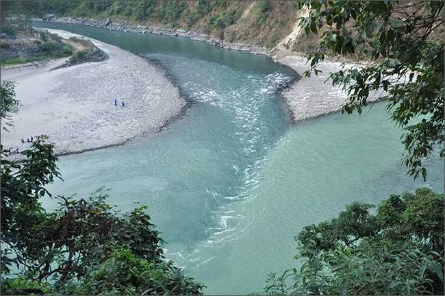 The confluence of the Rangeet and Teesta rivers at Teesta Bazaar in Darjeeling, with the Teesta flowing on the right. (Photo: ORF)