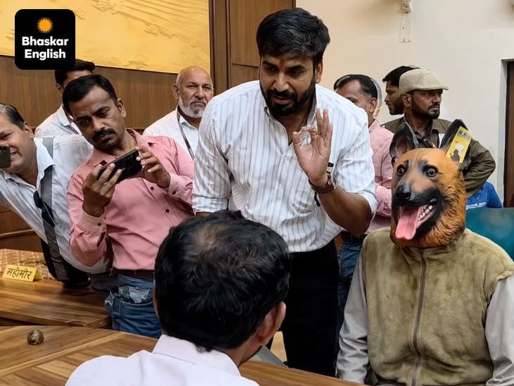 ‘Dog’ protest in MP: Khandwa civic body LoP stages stir over corruption in stray-dog sterilisation programme.