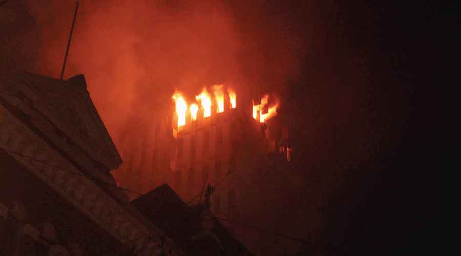 9 people died, including four firefighters, a railway official, a police officer.