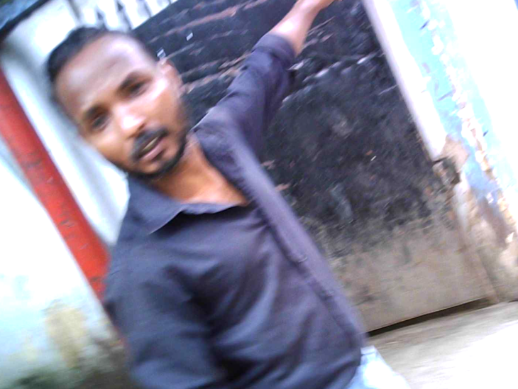 The tout, after realising that he might be on camera, asked the reporter to stand aside.