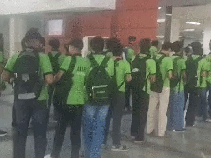 Sold potatoes to save money, studied from friend’s notes: Altaf set to become doctor, takes part in NEET counselling process - Kota News