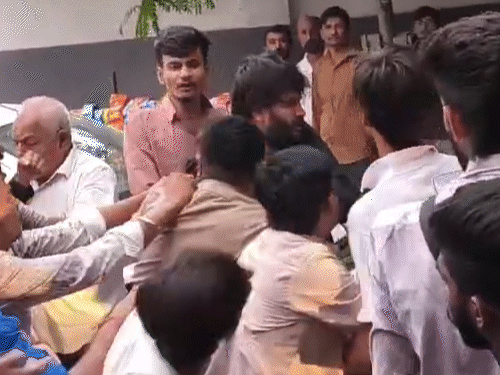 Violent confrontation between participants and the right wing outfit members