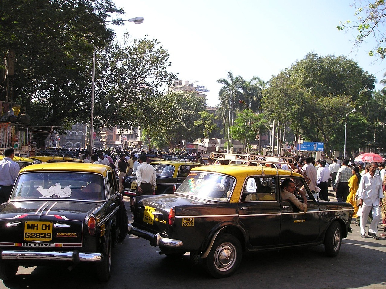 Mumbai Auto-Rickshaw & Taxi Fares Hiked; CNG Price Impact | Latest Updates