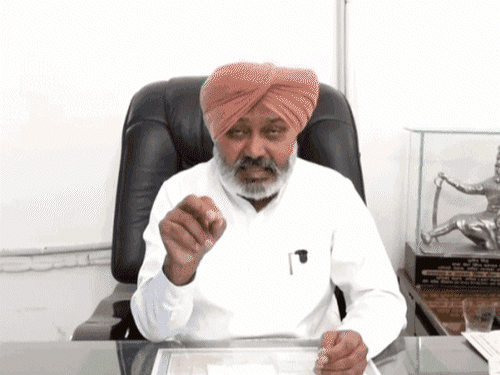 Gulzar Singh made a video before committing suicide in which he held Minister Harpal Cheema responsible. - Bhaskar English