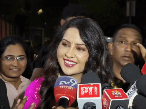 'I am being trolled and called a political wife': Maharashtra CM's wife Amruta Fadnavis again backs Muslim entry into Garba events