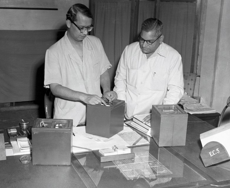 October, 1951, Mr Sukumar Sen, Chief Election Commissioner and Mr PS Subramaniam, Secretary to the Election Commission examining some samples of ballot boxes specially designed for use in India’s colossal General Election. (PIB)