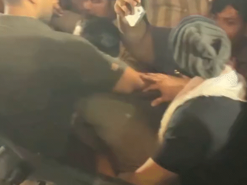 After the child was pushed in the crowd, Salman Khan spoke to him and shook his hand. - Bhaskar English