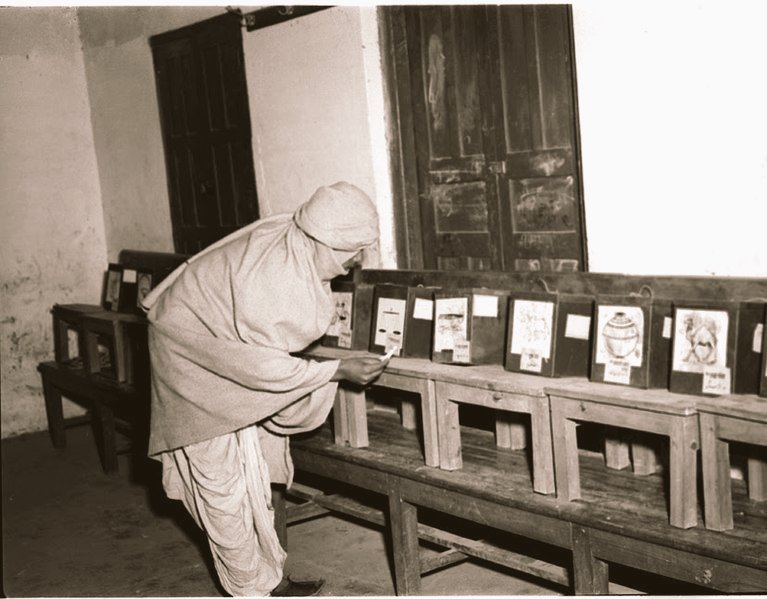 1952 : Voter looking for the party symbol of his or her candidate at polling booth (Photo Division)