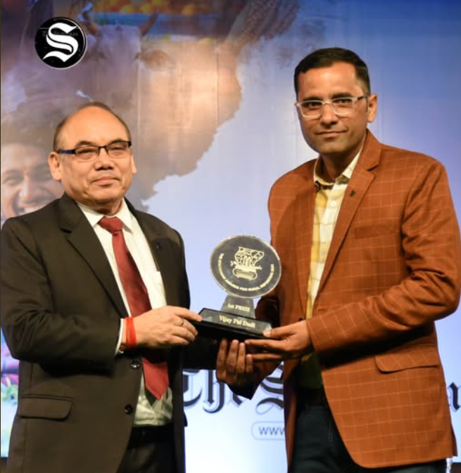 Last year, Rajasthan-based Bhaskar journalist Vijaypal Dudi received the award.