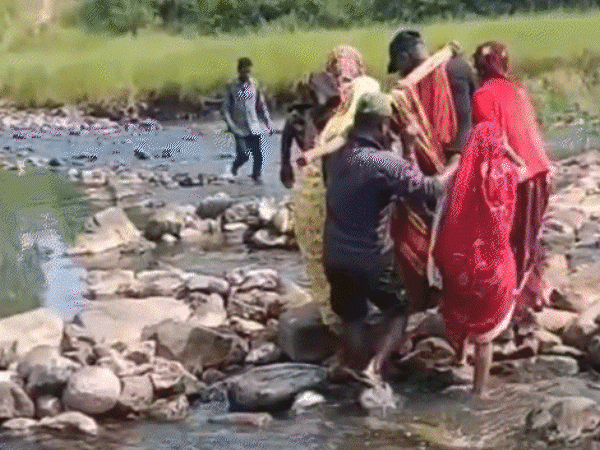 Walink On Rode Gif Pregnant Woman Carried Across Silgi River; Bridge Pending 12 Years