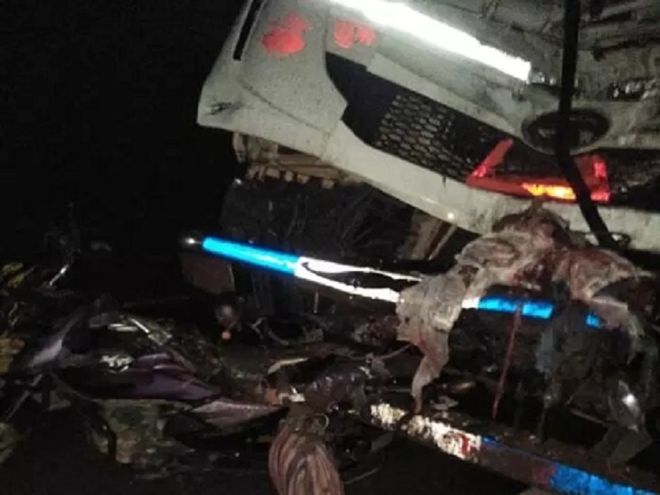 ट्रक की टक्कर से बाइक सवार युवक के दो टुकड़े हुए, पत्नी और बच्चे की भी मौत|बिलासपुर,Bilaspur - Dainik Bhaskar