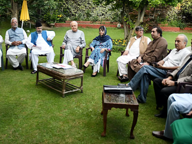 उमर अब्दुल्ला और महबूबा मुफ्ती को नजरबंद किया गया, जम्मू सहित कई जिलों में धारा 144|देश,National - Dainik Bhaskar
