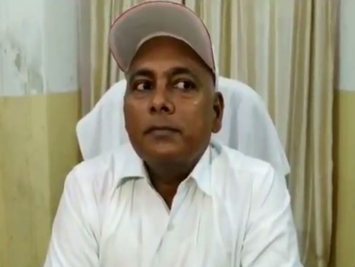 मिर्जापुर के डीएम ने दिया बेतुका बयान, कहा- प्रिंट के पत्रकार ने वीडियो क्यों शूट किया|कानपुर,Kanpur - Dainik Bhaskar