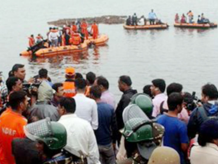 गोदावरी नदी में चट्टान से टकराकर नाव डूबी; 12 की मौत, 31 लापता|देश,National - Dainik Bhaskar