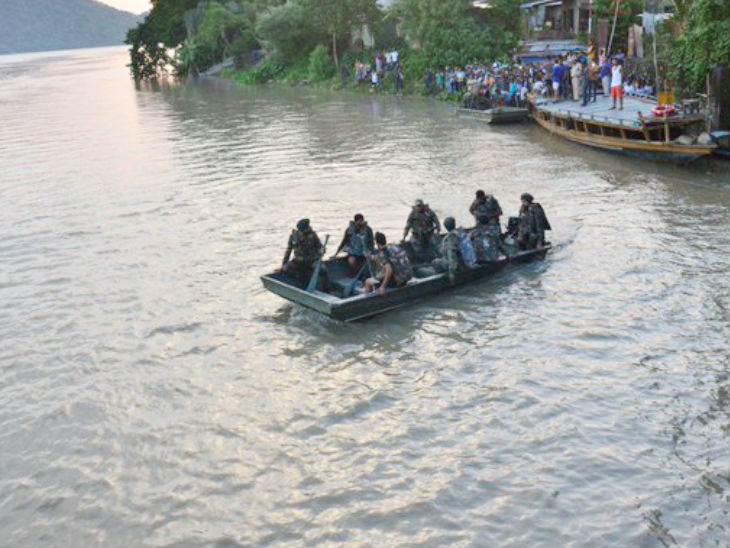 गोदावरी नदी में चट्टान से टकराकर नाव डूबी; 12 की मौत, 31 लापता|देश,National - Dainik Bhaskar