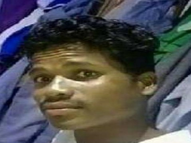 नक्सलियों ने की युवक की हत्या, पुलिस का मुखबीर बताकर शिक्षादूत को मारा|रायपुर,Raipur - Dainik Bhaskar