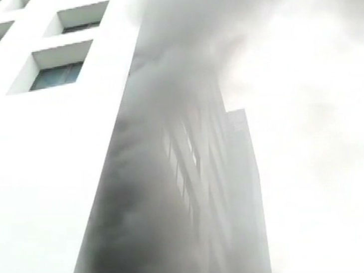 कोलकाता के शॉपिंग मॉल में आग लगी, 3 दमकलें आग बुझाने में जुटीं|देश,National - Dainik Bhaskar