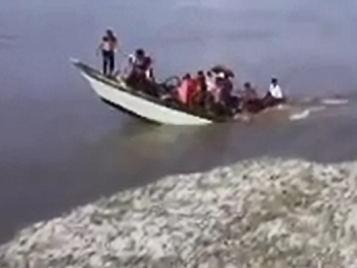 महानंदा नदी में नाव डूबी; 4 लोगों की मौत, 22 से ज्यादा लापता|भागलपुर,Bhagalpur - Dainik Bhaskar