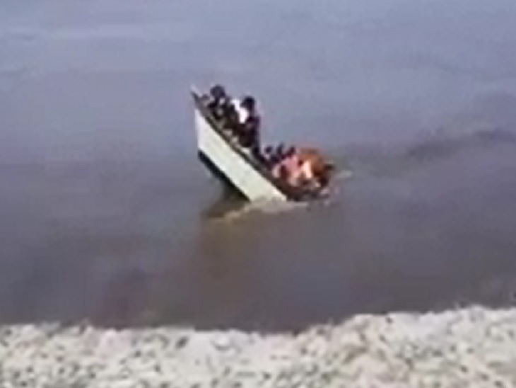 महानंदा नदी में नाव डूबी; 4 लोगों की मौत, 22 से ज्यादा लापता|भागलपुर,Bhagalpur - Dainik Bhaskar