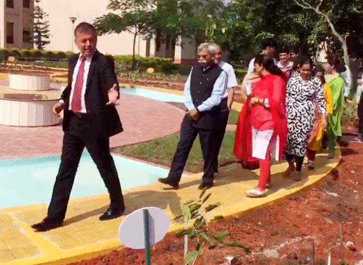 आईआईएम इंदौर ने तैयार किया आध्यात्मिक उपवन, 27 नक्षत्रों के बीच मौजूद हैं इनसे जुड़े औषधीय पौधे|इंदौर,Indore - Dainik Bhaskar