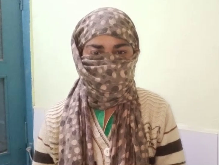 बागपत में दुष्कर्म पीड़ित के घर पोस्टर लगाया- कोर्ट में गवाही दी तो अंजाम उन्नाव से भयंकर होगा| - Dainik Bhaskar