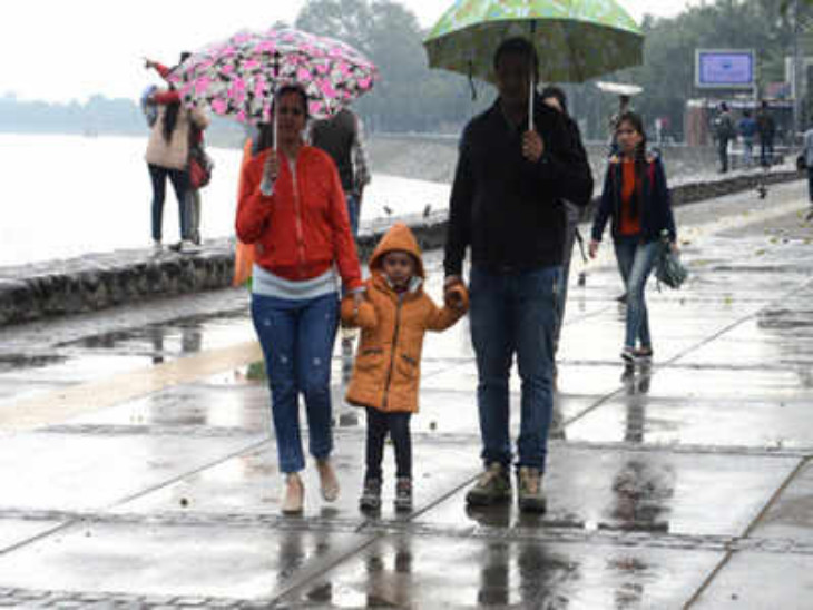 आधी रात से शुरू हुई बारिश, मौसम में ली करवट, आज और कल बारिश के आसार | Rain started at midnight, changes in weather, will rain today and tomorrow. - Dainik Bhaskar