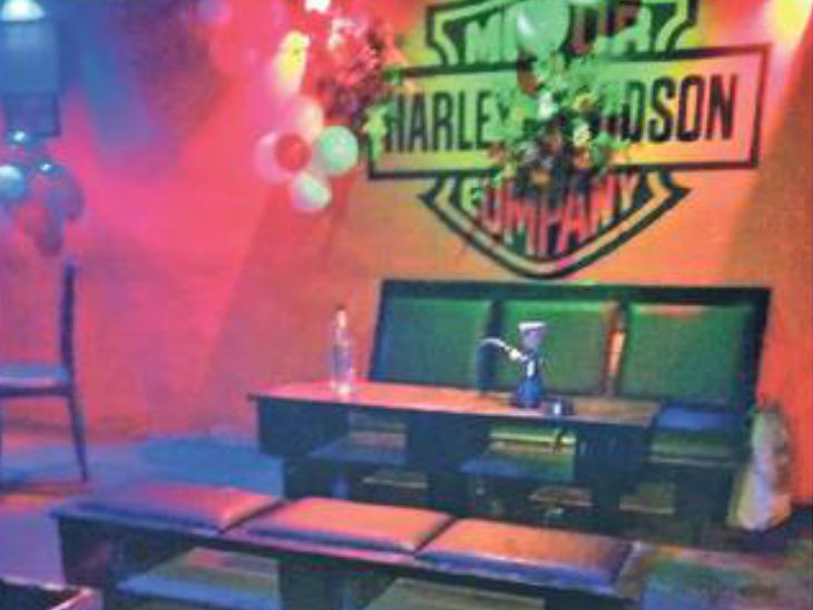 बाइकर्स कैफे पर चल रहा था हुक्का बार, महिला पुलिस ने पकड़ा|उदयपुर,Udaipur - Dainik Bhaskar