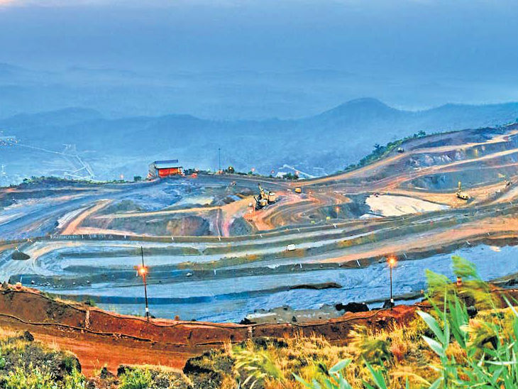 Bailadila produces more than 43 million tonnes of iron ore every year बैलाडीला में हर साल 43