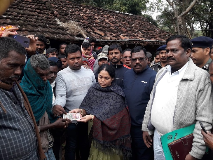 जंगली हाथी ने युवक को कुचलकर मारा, ग्रामीणों ने रेंजर को बनाया बंधक|जमशेदपुर,Jamshedpur - Dainik Bhaskar