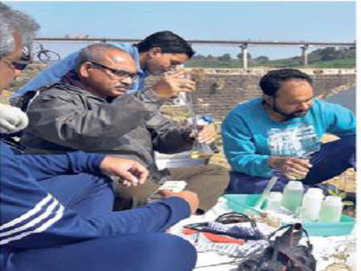 नाले के पानी में बहुत ज्यादा रसायन, यह मिल रहा ताप्ती में, इसे नहीं रोका तो होंगी बीमारियां|खंडवा,Khandwa - Dainik Bhaskar