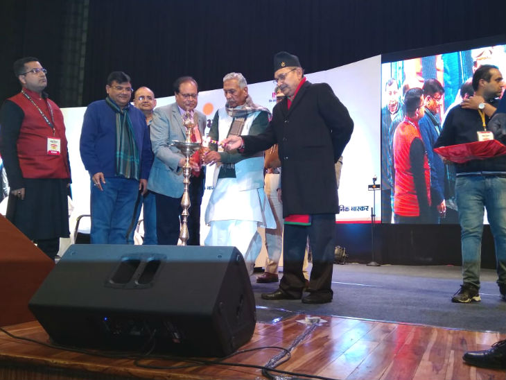 कवि सम्मेलन में शंभू शिखर ने कहा- "दुनिया पूजे उगता सूरज, हम ढलते के भी पुजारी हैं... हम धरती पुत्र बिहारी हैं..."|पटना,Patna - Dainik Bhaskar