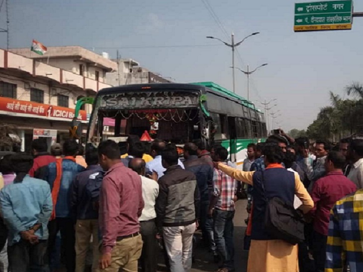 शराब के नशे में बस चालक ने मारी टाटा मैजिक को टक्कर, 15 यात्री घायल|बिलासपुर,Bilaspur - Dainik Bhaskar